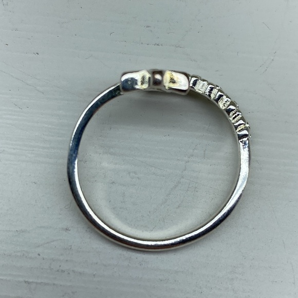 Sterling Silver Adjustable Flower and Pebble Design Spring Ring - Picture 6 of 7